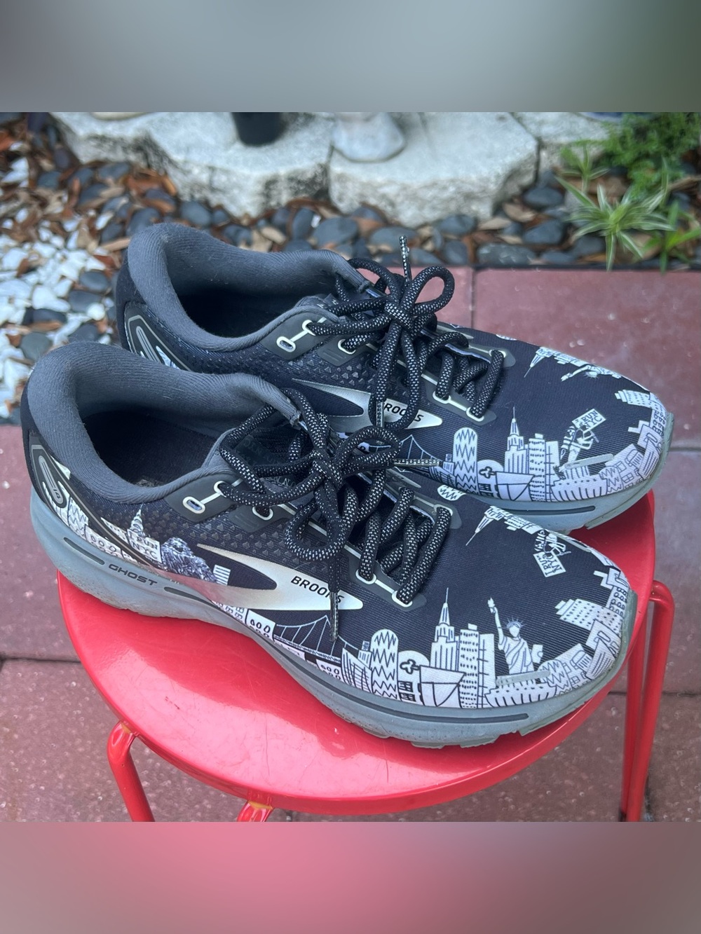 Brooks Ghost 14  Black and Gray NY City Skyline Women's Athletic Sneakers 9.5B